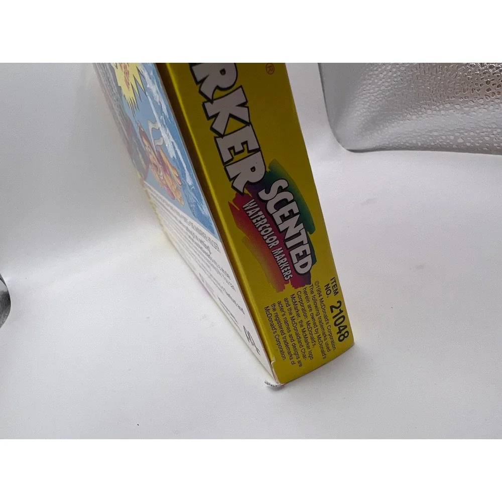 McDonald's McMarkers Set Of 8 Scented Watercolor Markers W Holder 1994 NOS (1)